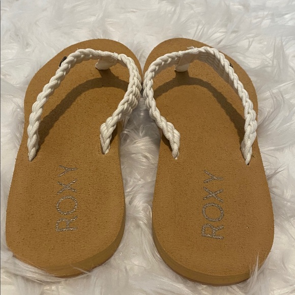 NEW Roxy Flip Flops - Picture 4 of 5